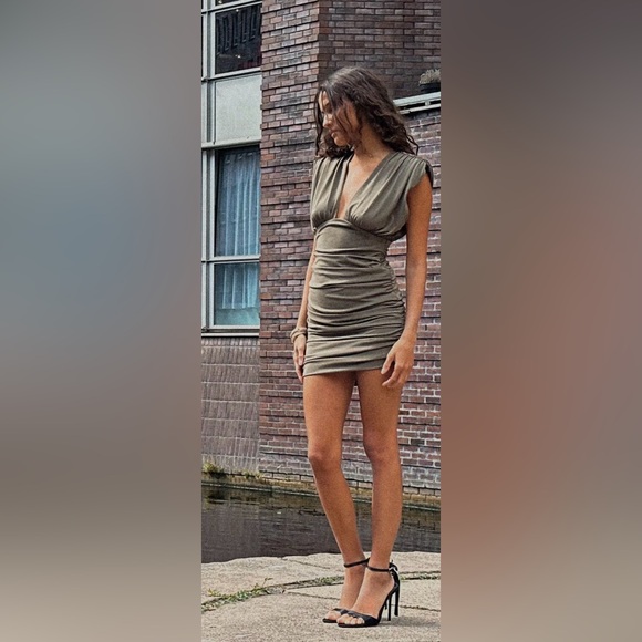 NEW WITH TAGS 🎉 Zara khaki SHORT DRESS WITH SHOULDER PADS size L - Picture 2 of 16